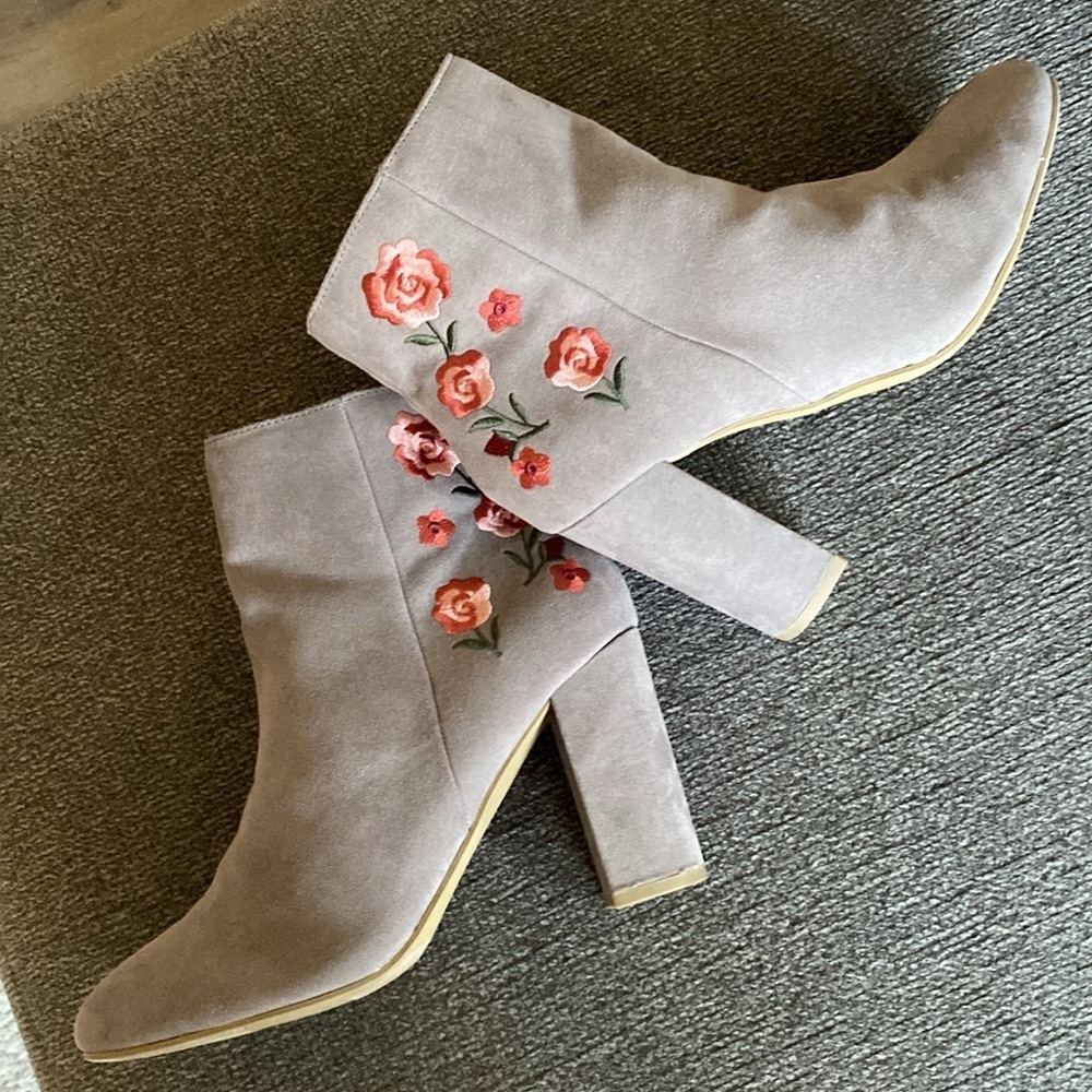 Report Macy’s Suede Embroidered Suede Heel Ankle Bootie Boot Zara 10 NWOT - Picture 2 of 15